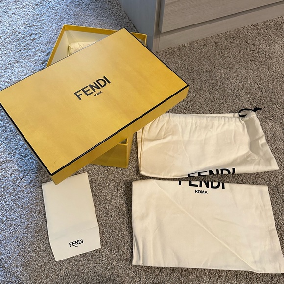 FENDI FF logo motif shearling fur panel leather sneakers, sz 8 - Picture 9 of 10